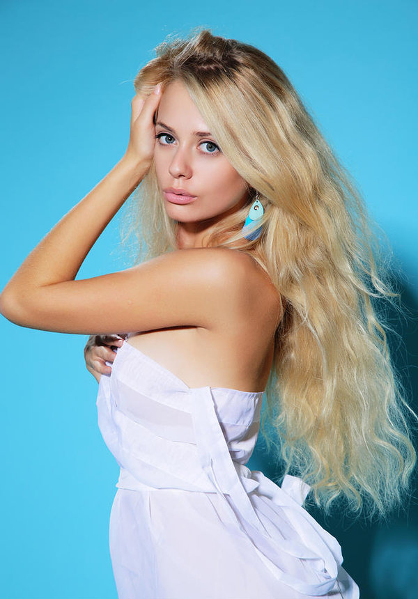 Еленка, 25